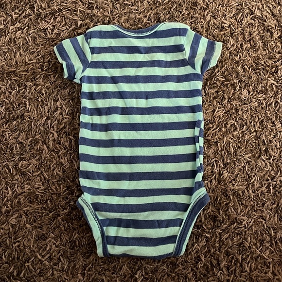 (2 for $5) Carter’s embroidered whale bodysuit 0-3 months - Picture 2 of 4